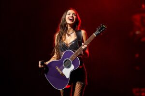 Olivia Rodrigo Covers No Doubt’s ‘Don’t Speak’ at Lollapalooza Chile